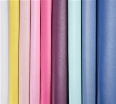 Velkoobchodní továrna na umělou kůži Pu Leather Products 0.5 mm Spunlace Pu Podšívka Syntetická kůže na výrobu obuvi