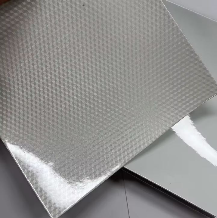1,3 mm hladká patentovaná PU kůže pro výrobu fotbalového baseballu